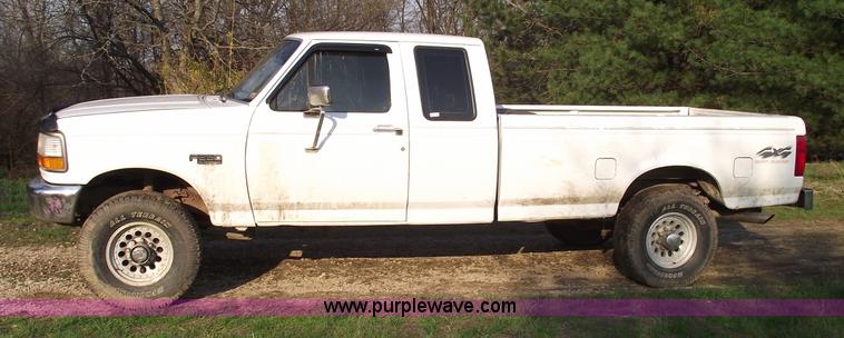 image for item 5774 1996 Ford F250 XL extended cab pickup truck