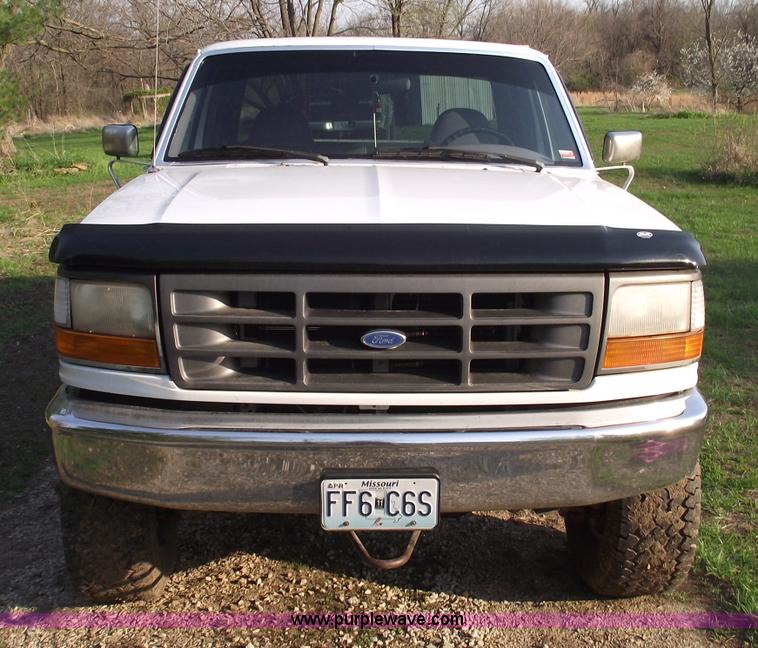 image for item 5774 1996 Ford F250 XL extended cab pickup truck