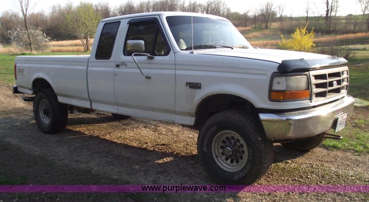image for item 5774 1996 Ford F250 XL extended cab pickup truck