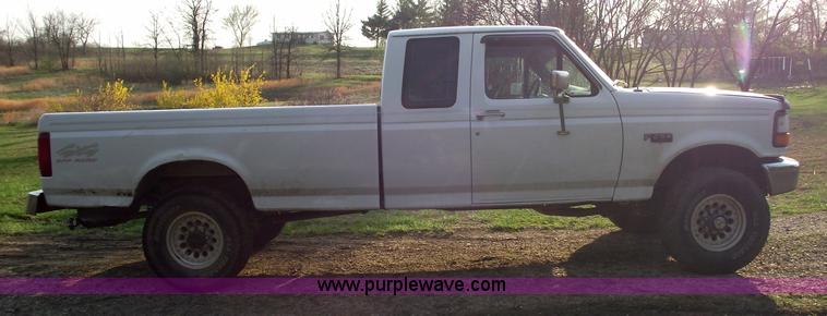 image for item 5774 1996 Ford F250 XL extended cab pickup truck