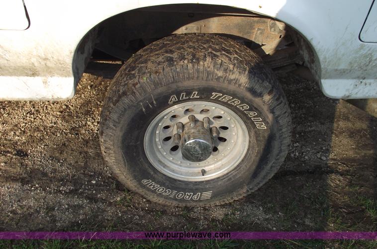 image for item 5774 1996 Ford F250 XL extended cab pickup truck