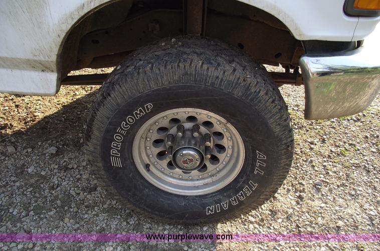 image for item 5774 1996 Ford F250 XL extended cab pickup truck