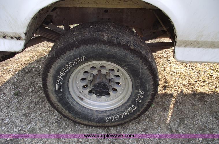 image for item 5774 1996 Ford F250 XL extended cab pickup truck