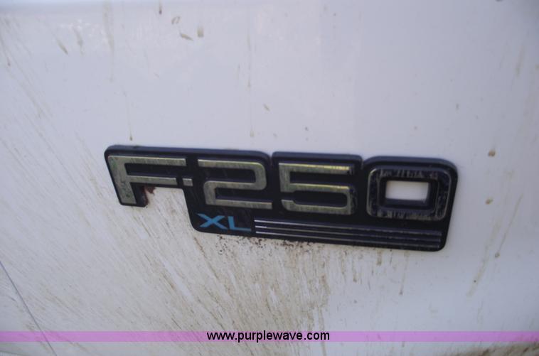 image for item 5774 1996 Ford F250 XL extended cab pickup truck