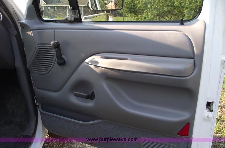 image for item 5774 1996 Ford F250 XL extended cab pickup truck