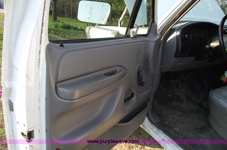 image for item 5774 1996 Ford F250 XL extended cab pickup truck