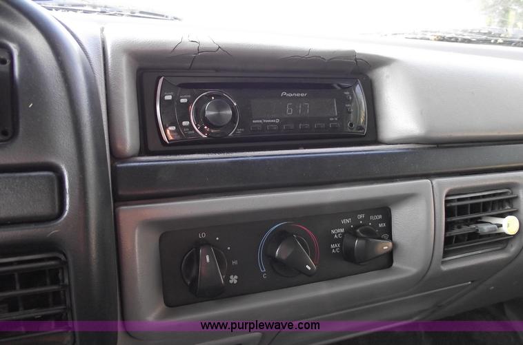 image for item 5774 1996 Ford F250 XL extended cab pickup truck