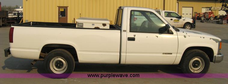 image for item 8102 1994 Chevrolet C1500 Cheyenne pickup truck