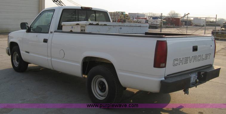 image for item 8102 1994 Chevrolet C1500 Cheyenne pickup truck