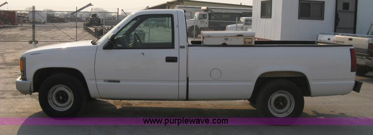 image for item 8102 1994 Chevrolet C1500 Cheyenne pickup truck