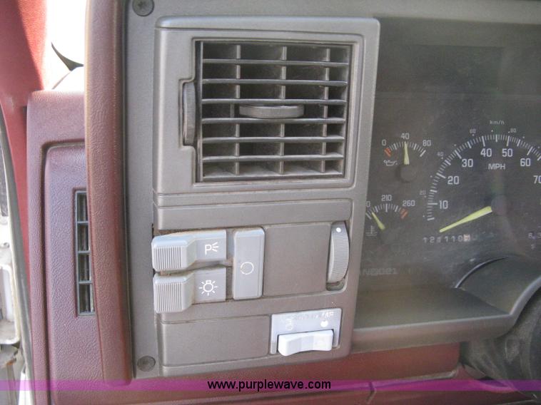 image for item 8102 1994 Chevrolet C1500 Cheyenne pickup truck