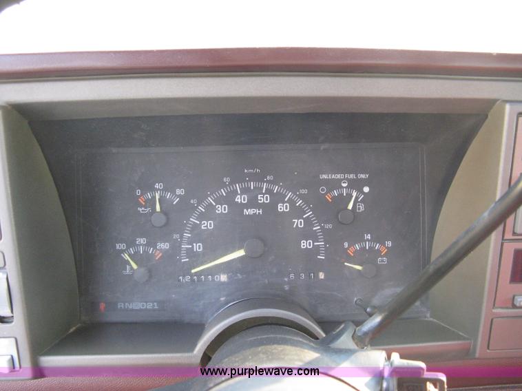 image for item 8102 1994 Chevrolet C1500 Cheyenne pickup truck