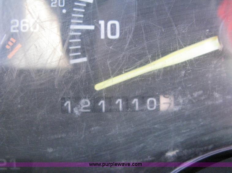 image for item 8102 1994 Chevrolet C1500 Cheyenne pickup truck