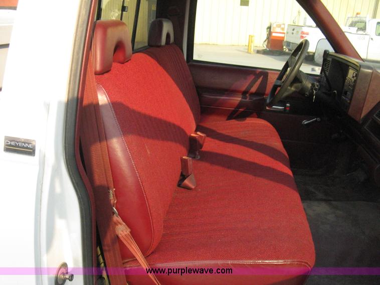 image for item 8102 1994 Chevrolet C1500 Cheyenne pickup truck
