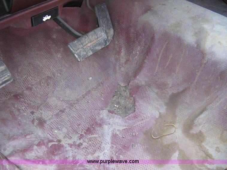 image for item 8102 1994 Chevrolet C1500 Cheyenne pickup truck