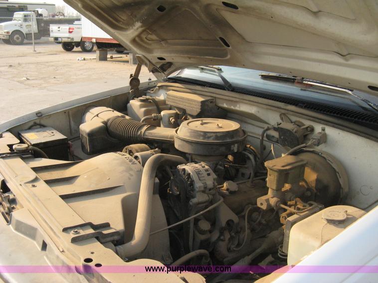 image for item 8102 1994 Chevrolet C1500 Cheyenne pickup truck