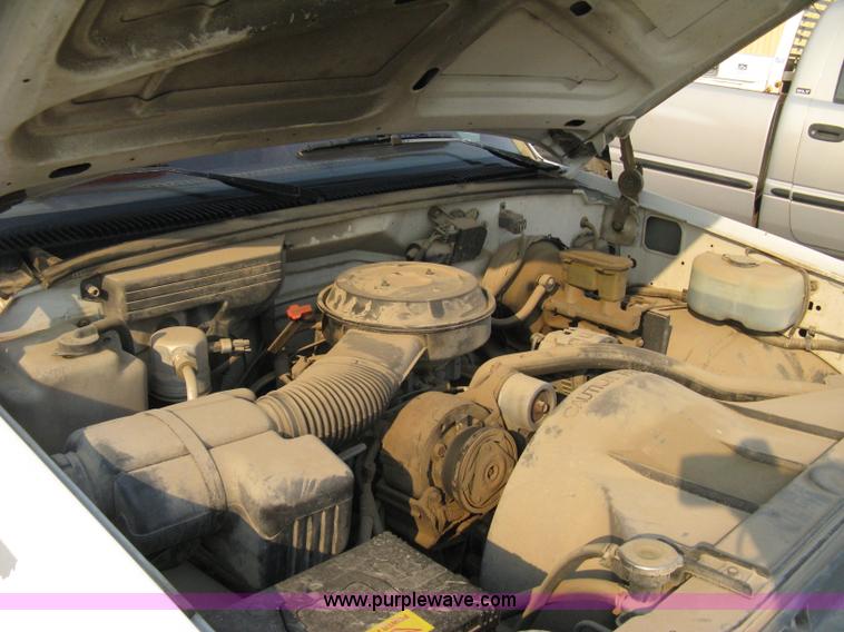 image for item 8102 1994 Chevrolet C1500 Cheyenne pickup truck