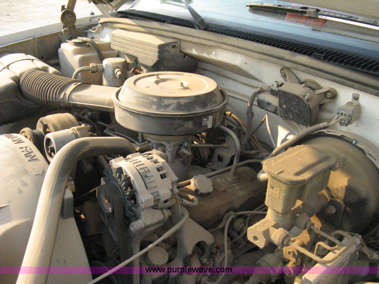 image for item 8102 1994 Chevrolet C1500 Cheyenne pickup truck