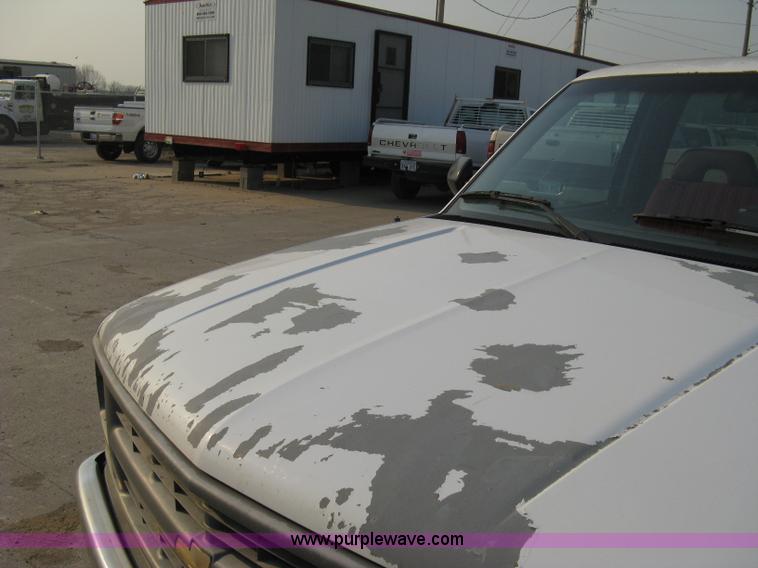 image for item 8102 1994 Chevrolet C1500 Cheyenne pickup truck