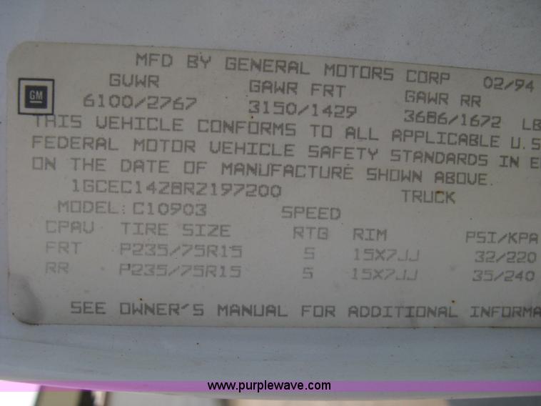 image for item 8102 1994 Chevrolet C1500 Cheyenne pickup truck