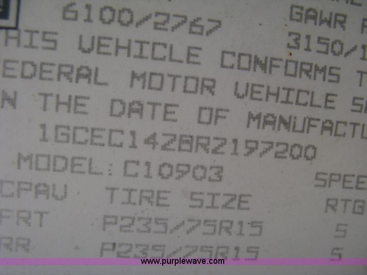 image for item 8102 1994 Chevrolet C1500 Cheyenne pickup truck