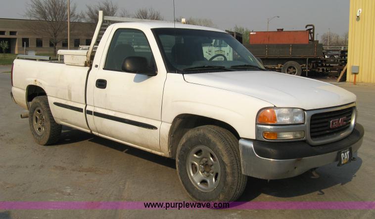 image for item 8103 2002 GMC Sierra C1500 SL pickup truck