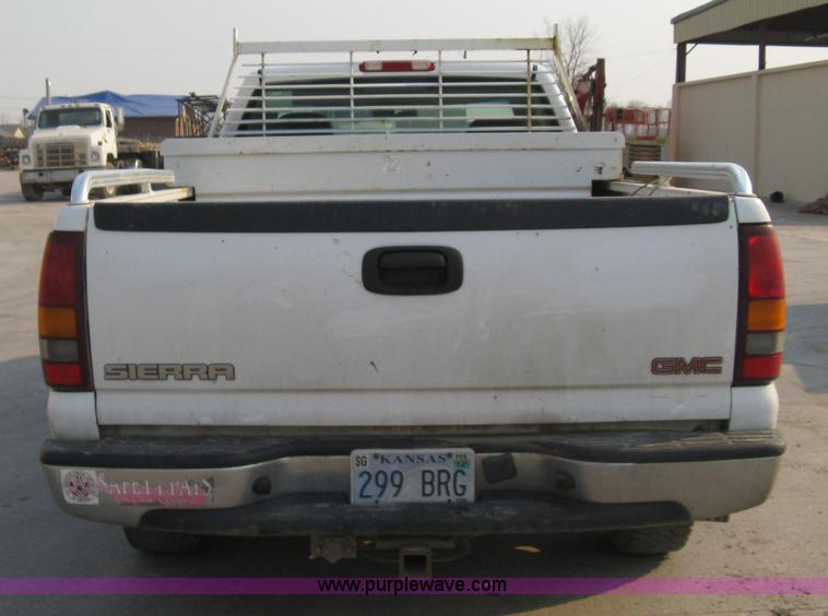 image for item 8103 2002 GMC Sierra C1500 SL pickup truck