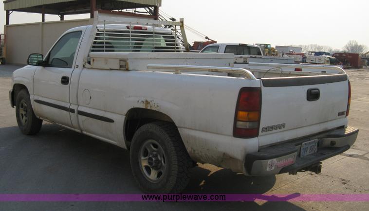 image for item 8103 2002 GMC Sierra C1500 SL pickup truck