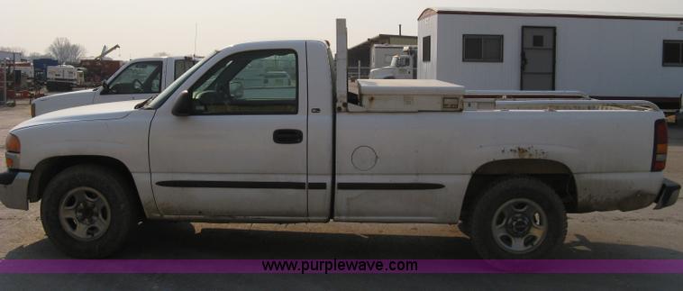 image for item 8103 2002 GMC Sierra C1500 SL pickup truck