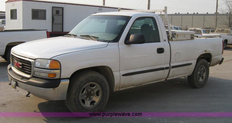 image for item 8103 2002 GMC Sierra C1500 SL pickup truck