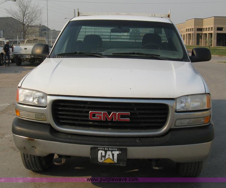 image for item 8103 2002 GMC Sierra C1500 SL pickup truck