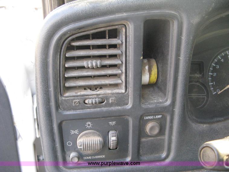 image for item 8103 2002 GMC Sierra C1500 SL pickup truck