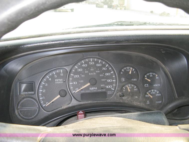 image for item 8103 2002 GMC Sierra C1500 SL pickup truck