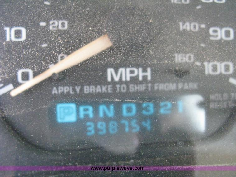 image for item 8103 2002 GMC Sierra C1500 SL pickup truck