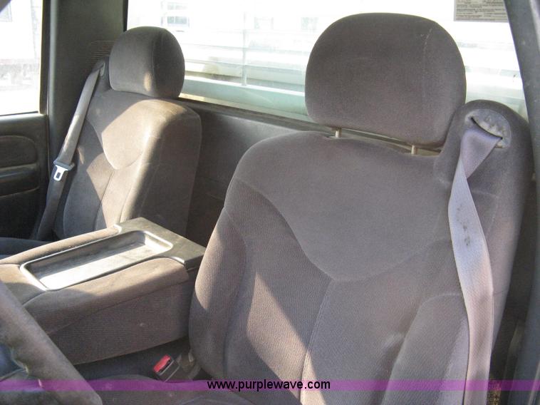 image for item 8103 2002 GMC Sierra C1500 SL pickup truck