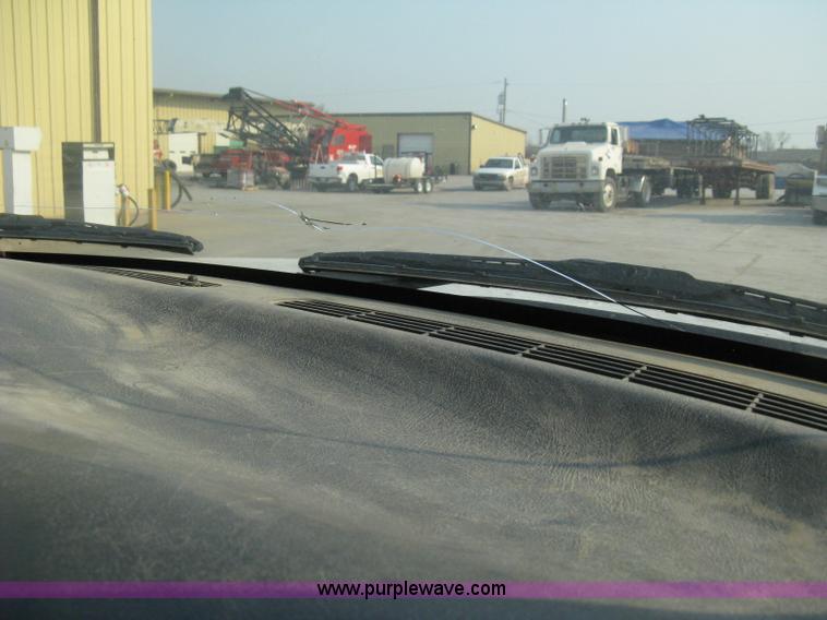 image for item 8103 2002 GMC Sierra C1500 SL pickup truck