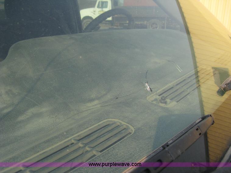 image for item 8103 2002 GMC Sierra C1500 SL pickup truck