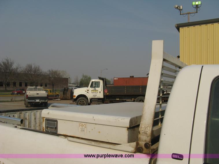 image for item 8103 2002 GMC Sierra C1500 SL pickup truck