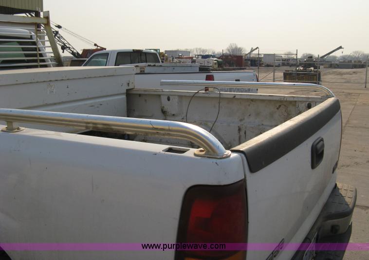 image for item 8103 2002 GMC Sierra C1500 SL pickup truck