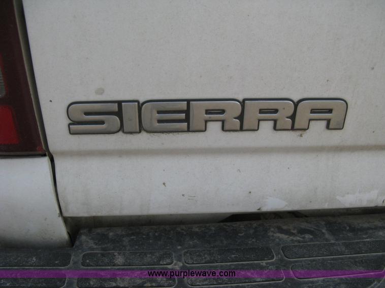 image for item 8103 2002 GMC Sierra C1500 SL pickup truck