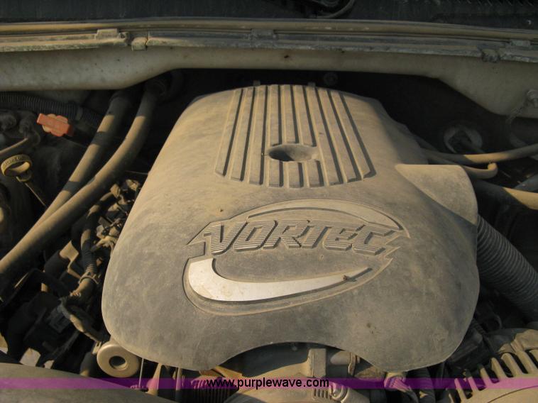 image for item 8103 2002 GMC Sierra C1500 SL pickup truck