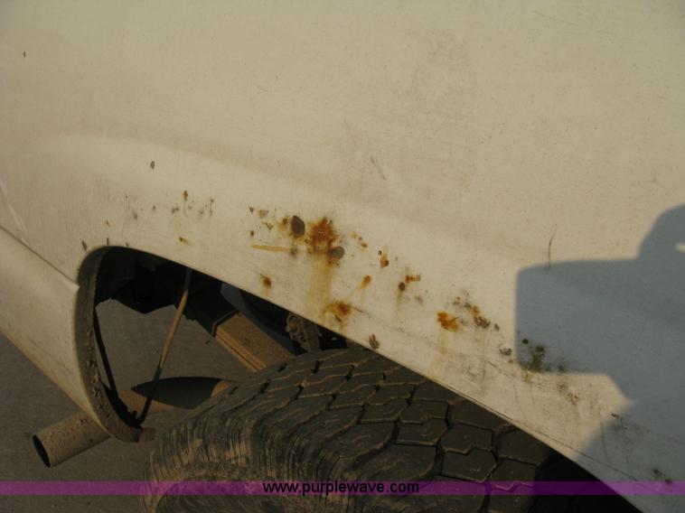 image for item 8103 2002 GMC Sierra C1500 SL pickup truck