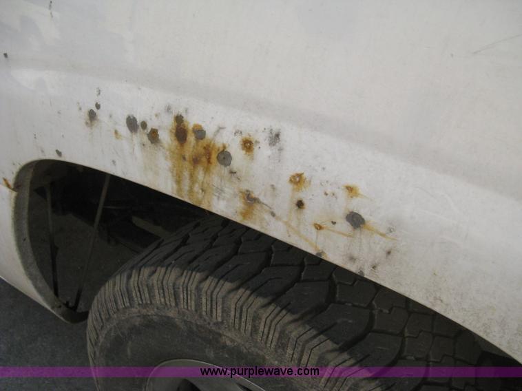 image for item 8103 2002 GMC Sierra C1500 SL pickup truck