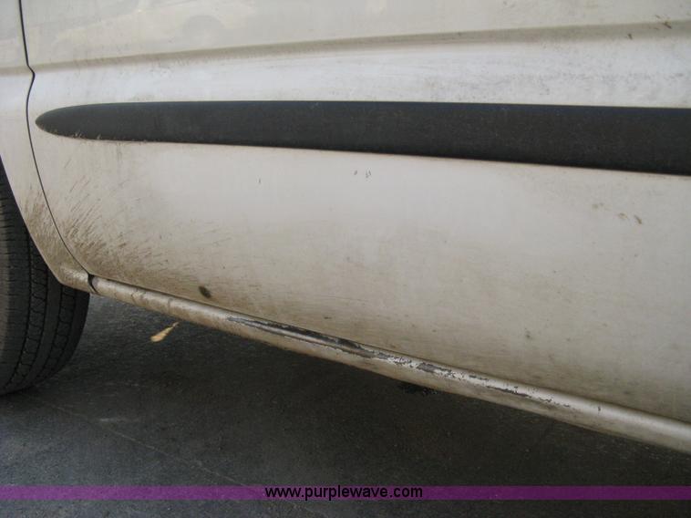 image for item 8103 2002 GMC Sierra C1500 SL pickup truck