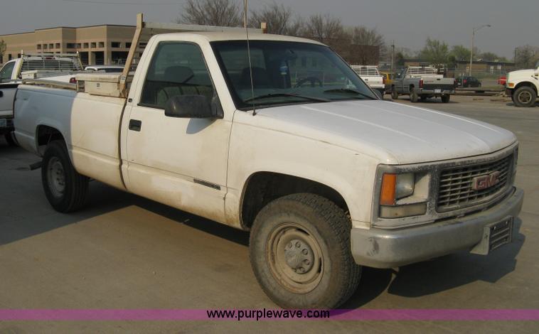 image for item 8104 1998 GMC Sierra C2500 SL pickup truck