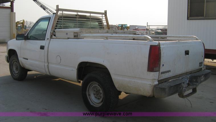 image for item 8104 1998 GMC Sierra C2500 SL pickup truck