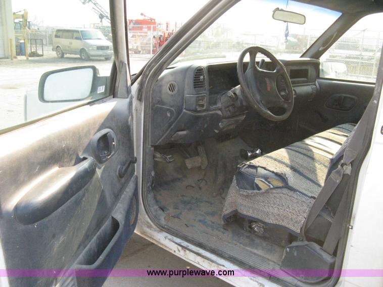 image for item 8104 1998 GMC Sierra C2500 SL pickup truck