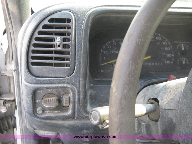 image for item 8104 1998 GMC Sierra C2500 SL pickup truck