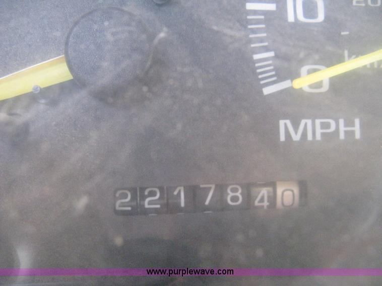 image for item 8104 1998 GMC Sierra C2500 SL pickup truck