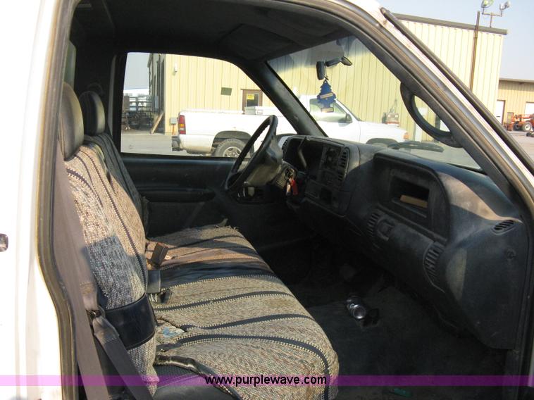 image for item 8104 1998 GMC Sierra C2500 SL pickup truck